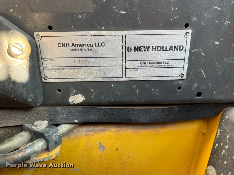 image for item DM8367 2006 New Holland L185  skid steer loader