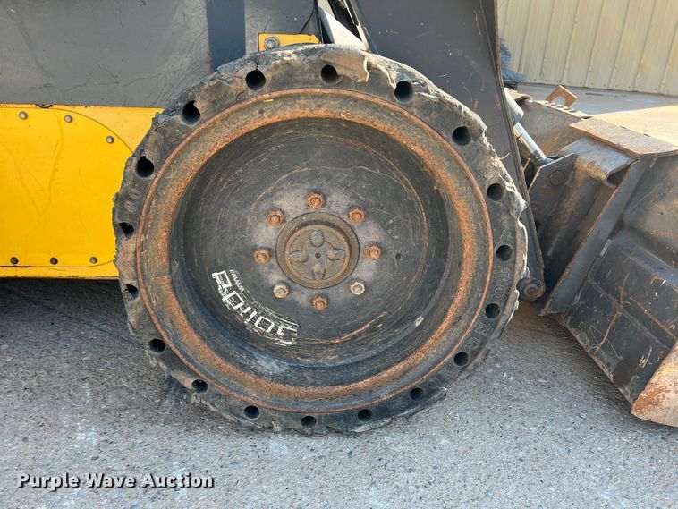 image for item DM8367 2006 New Holland L185  skid steer loader