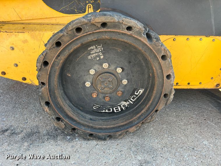 image for item DM8367 2006 New Holland L185  skid steer loader