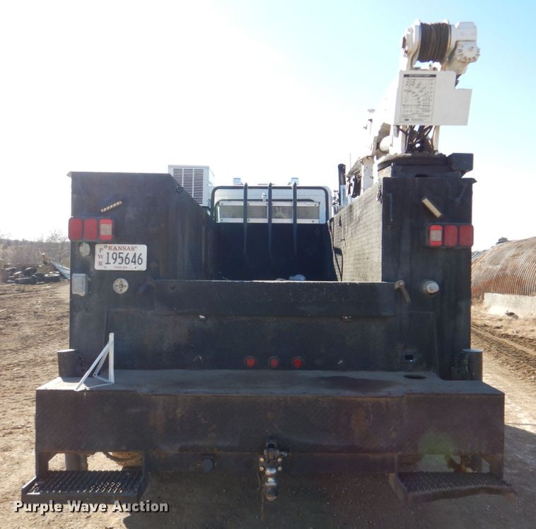 image for item DN1339 2012 Peterbilt 337  utility / service truck