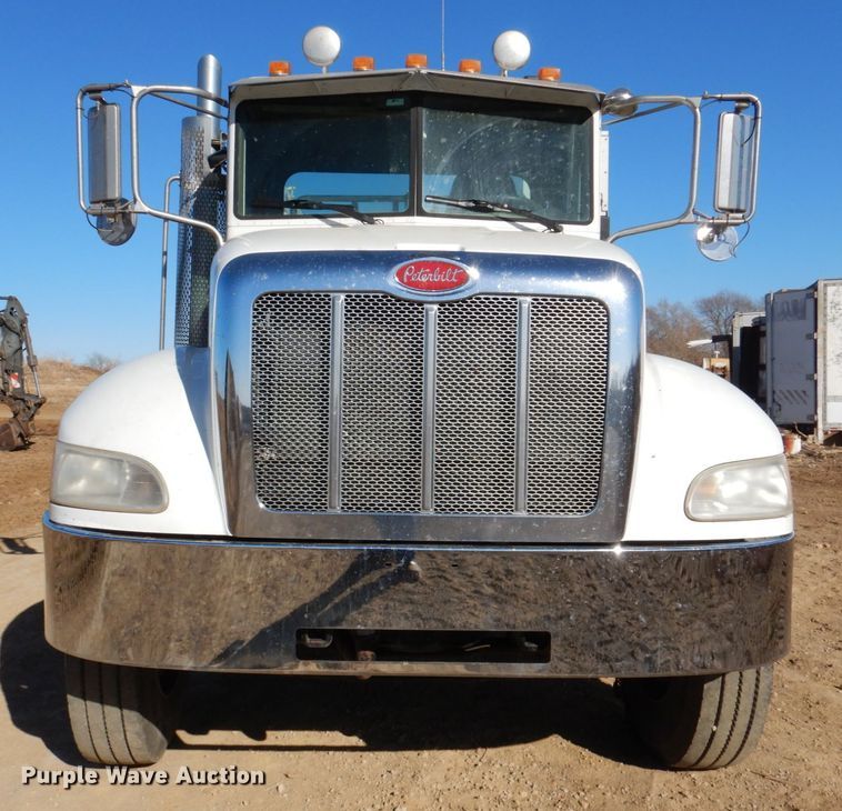 image for item DN1339 2012 Peterbilt 337  utility / service truck