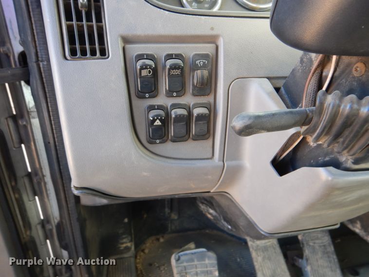 image for item DN1339 2012 Peterbilt 337  utility / service truck