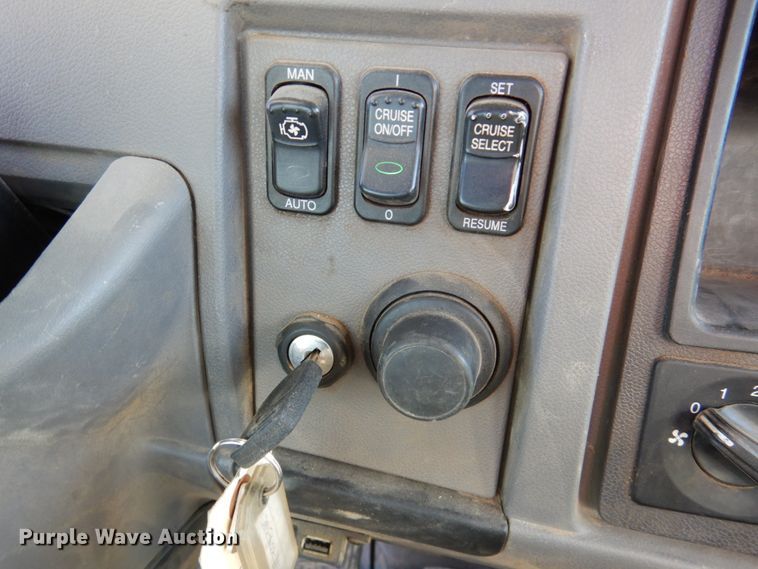 image for item DN1339 2012 Peterbilt 337  utility / service truck