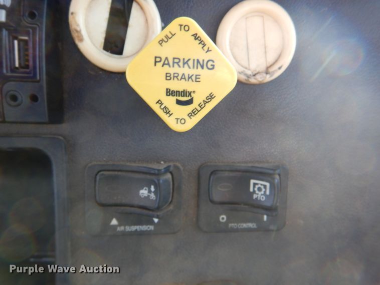 image for item DN1339 2012 Peterbilt 337  utility / service truck