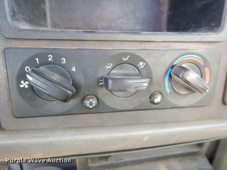 image for item DN1339 2012 Peterbilt 337  utility / service truck