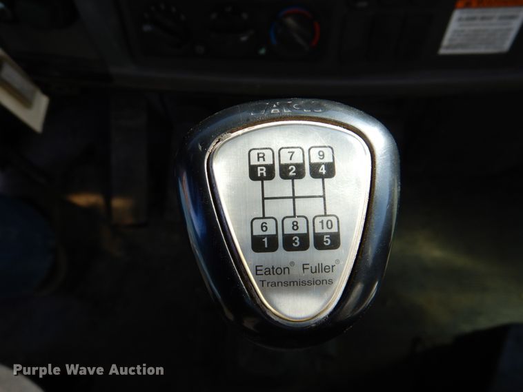 image for item DN1339 2012 Peterbilt 337  utility / service truck