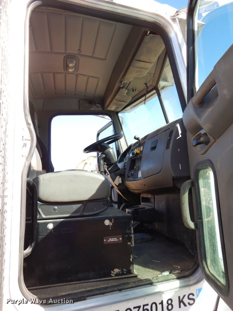 image for item DN1339 2012 Peterbilt 337  utility / service truck