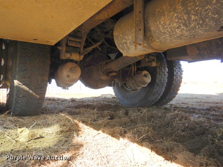 image for item DN1339 2012 Peterbilt 337  utility / service truck