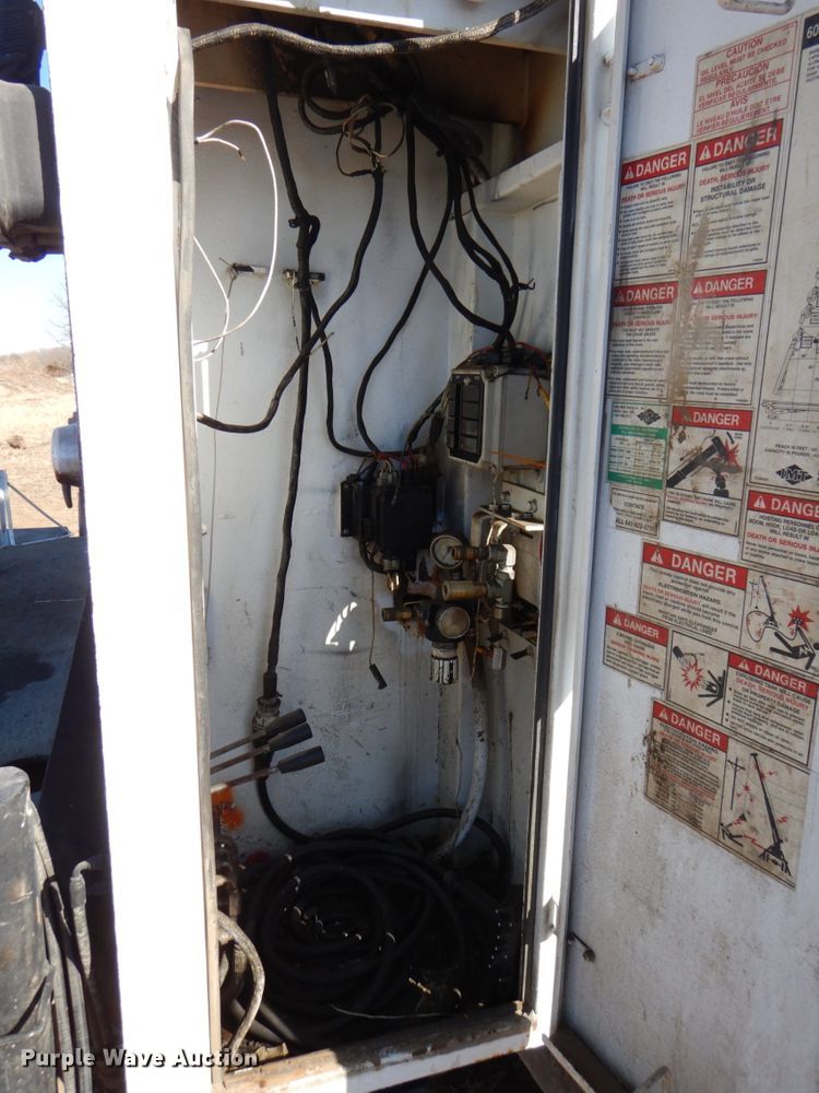 image for item DN1339 2012 Peterbilt 337  utility / service truck