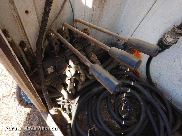 image for item DN1339 2012 Peterbilt 337  utility / service truck