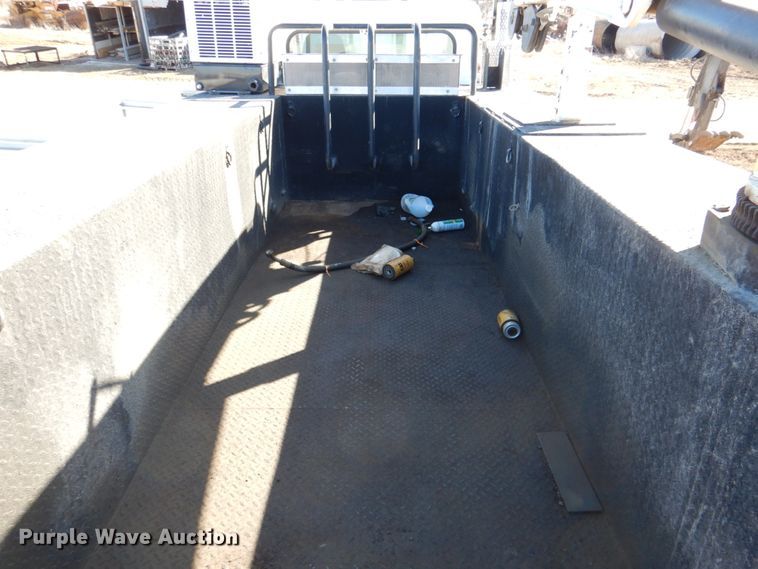 image for item DN1339 2012 Peterbilt 337  utility / service truck