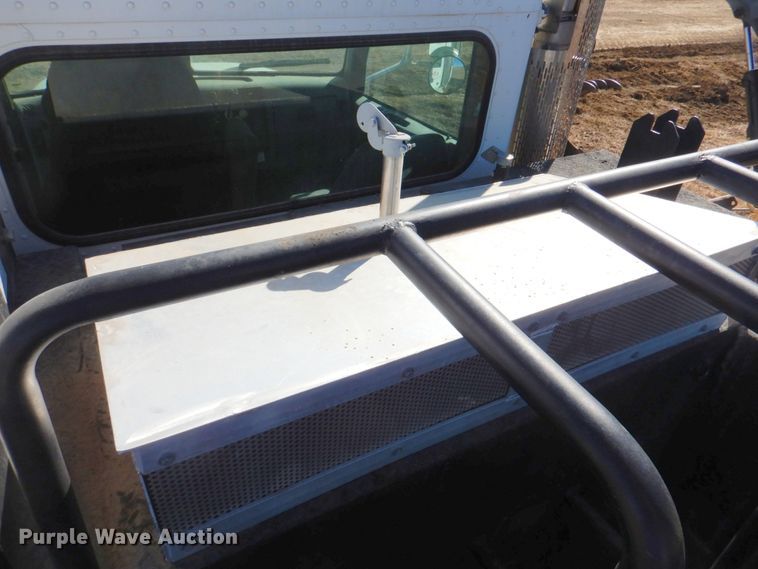 image for item DN1339 2012 Peterbilt 337  utility / service truck