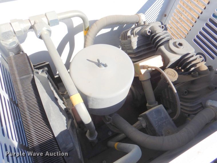 image for item DN1339 2012 Peterbilt 337  utility / service truck