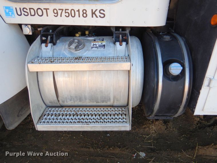 image for item DN1339 2012 Peterbilt 337  utility / service truck