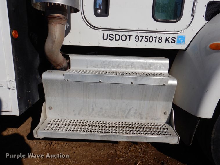 image for item DN1339 2012 Peterbilt 337  utility / service truck