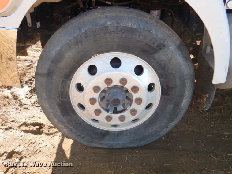 image for item DN1339 2012 Peterbilt 337  utility / service truck