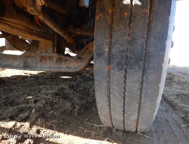 image for item DN1339 2012 Peterbilt 337  utility / service truck