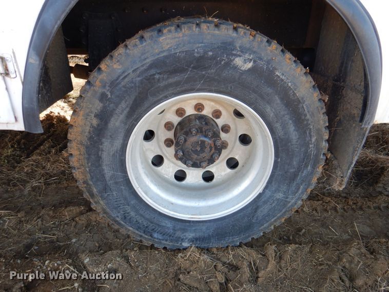 image for item DN1339 2012 Peterbilt 337  utility / service truck