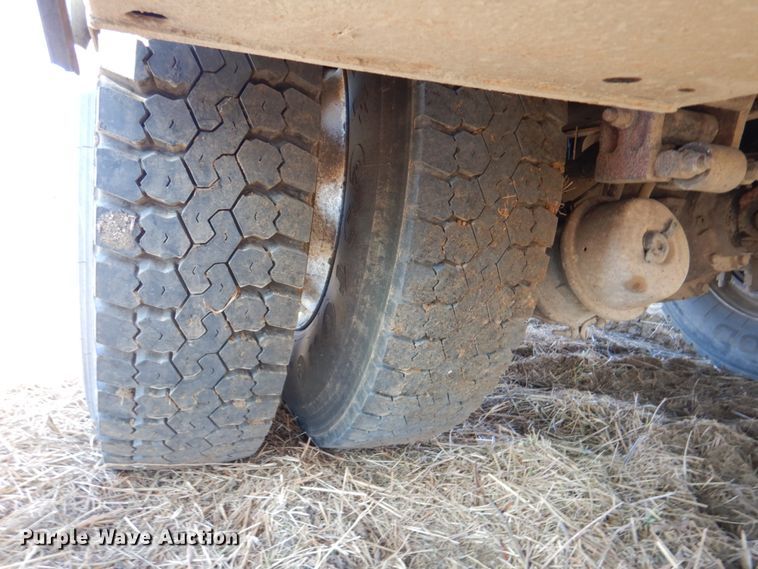 image for item DN1339 2012 Peterbilt 337  utility / service truck