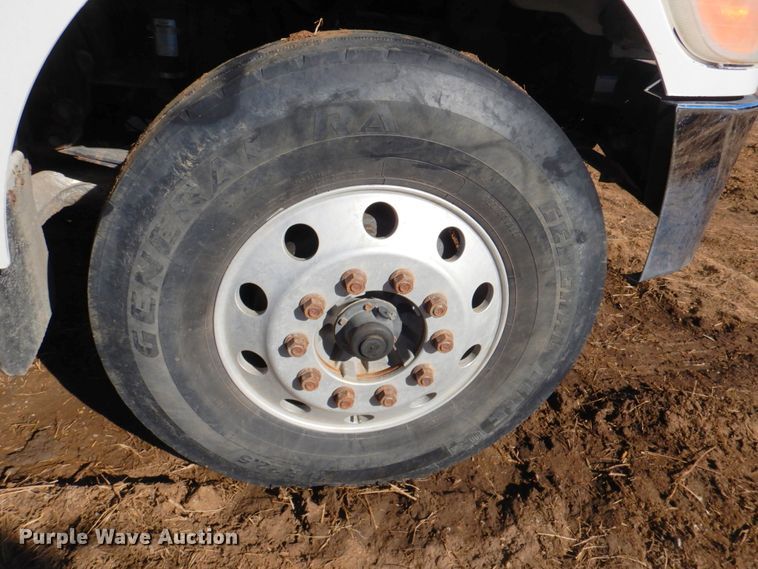 image for item DN1339 2012 Peterbilt 337  utility / service truck