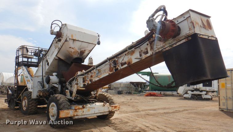 image for item DN1351 Roadtec LTV-1000  shuttle buggy material transfer vehicle