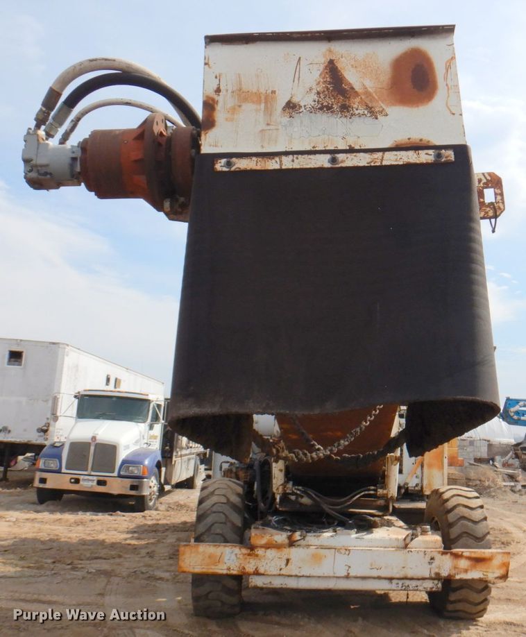 image for item DN1351 Roadtec LTV-1000  shuttle buggy material transfer vehicle