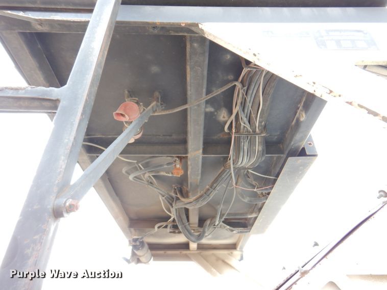 image for item DN1351 Roadtec LTV-1000  shuttle buggy material transfer vehicle