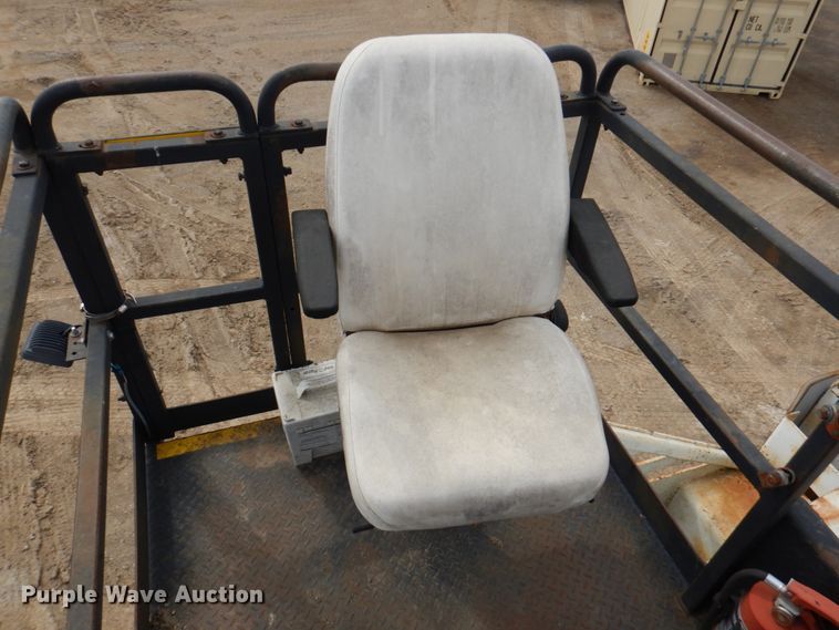 image for item DN1351 Roadtec LTV-1000  shuttle buggy material transfer vehicle