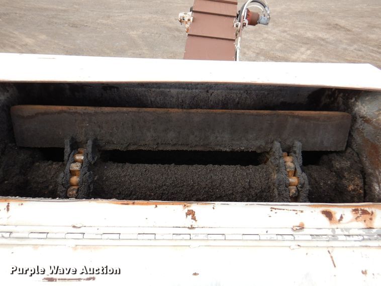 image for item DN1351 Roadtec LTV-1000  shuttle buggy material transfer vehicle