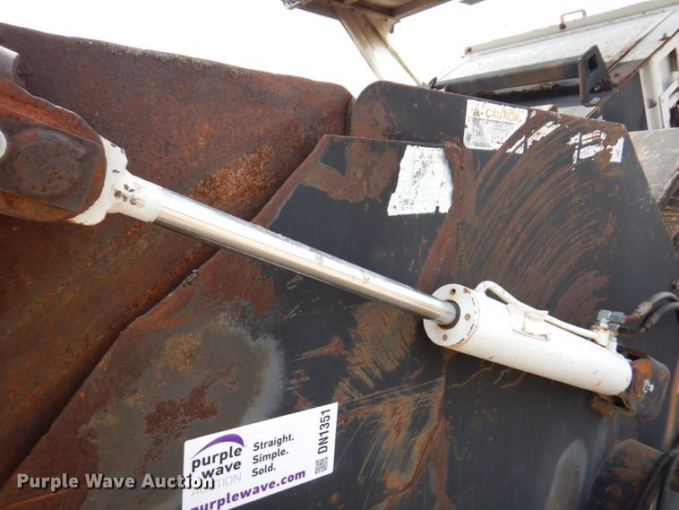 image for item DN1351 Roadtec LTV-1000  shuttle buggy material transfer vehicle