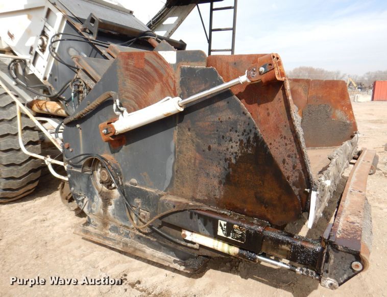 image for item DN1351 Roadtec LTV-1000  shuttle buggy material transfer vehicle