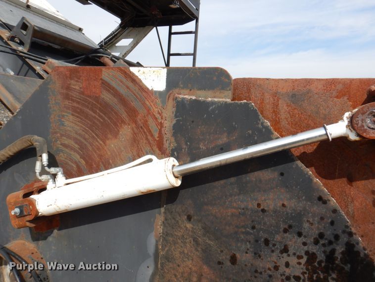 image for item DN1351 Roadtec LTV-1000  shuttle buggy material transfer vehicle