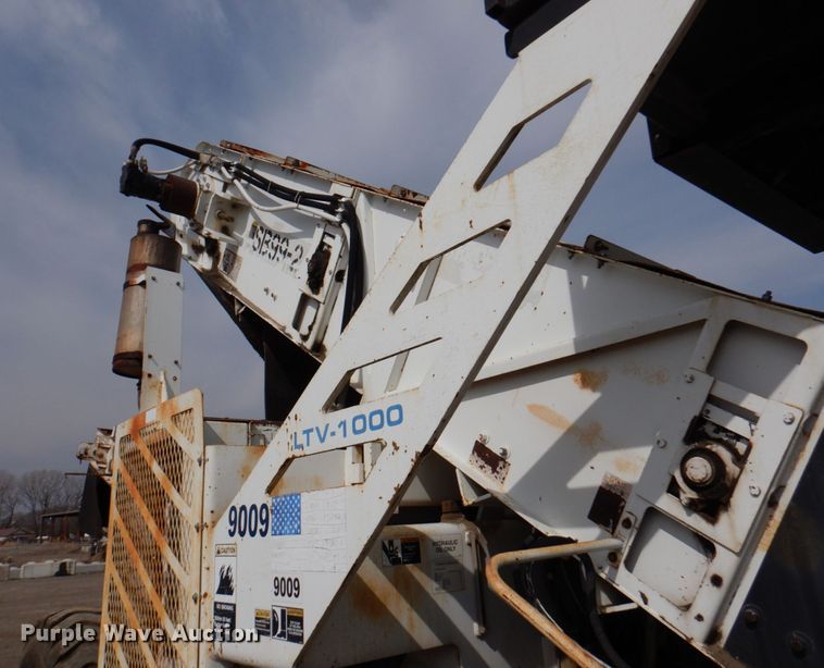 image for item DN1351 Roadtec LTV-1000  shuttle buggy material transfer vehicle