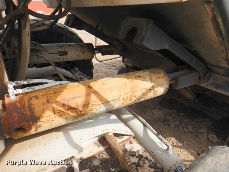 image for item DN1351 Roadtec LTV-1000  shuttle buggy material transfer vehicle