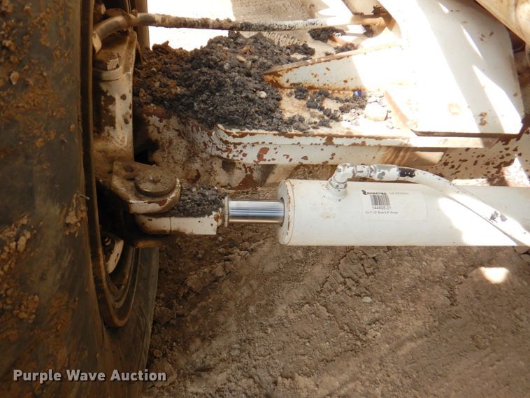 image for item DN1351 Roadtec LTV-1000  shuttle buggy material transfer vehicle