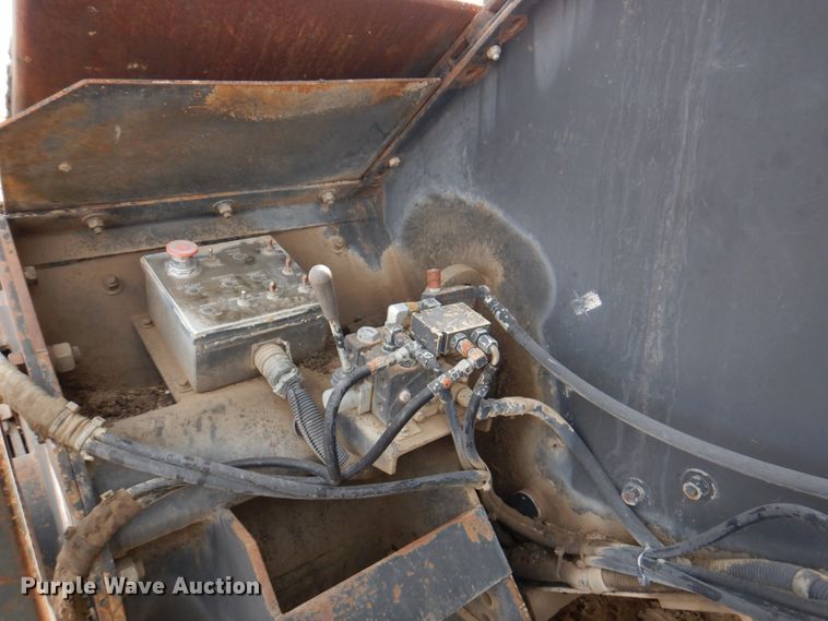 image for item DN1351 Roadtec LTV-1000  shuttle buggy material transfer vehicle