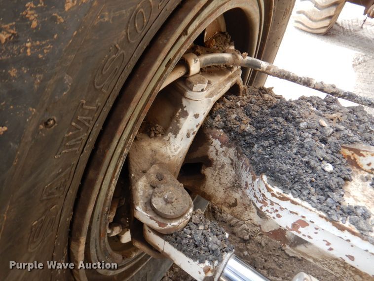 image for item DN1351 Roadtec LTV-1000  shuttle buggy material transfer vehicle