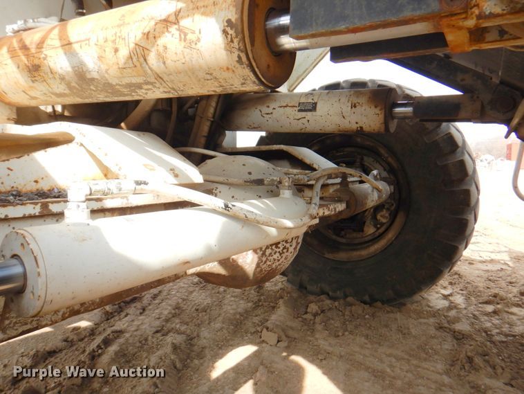 image for item DN1351 Roadtec LTV-1000  shuttle buggy material transfer vehicle