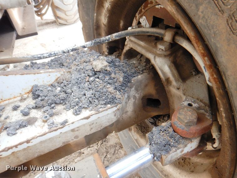 image for item DN1351 Roadtec LTV-1000  shuttle buggy material transfer vehicle