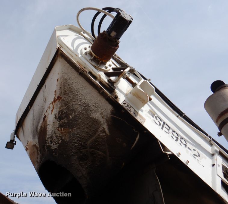 image for item DN1351 Roadtec LTV-1000  shuttle buggy material transfer vehicle