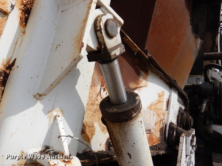 image for item DN1351 Roadtec LTV-1000  shuttle buggy material transfer vehicle