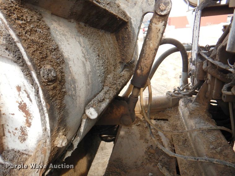 image for item DN1351 Roadtec LTV-1000  shuttle buggy material transfer vehicle