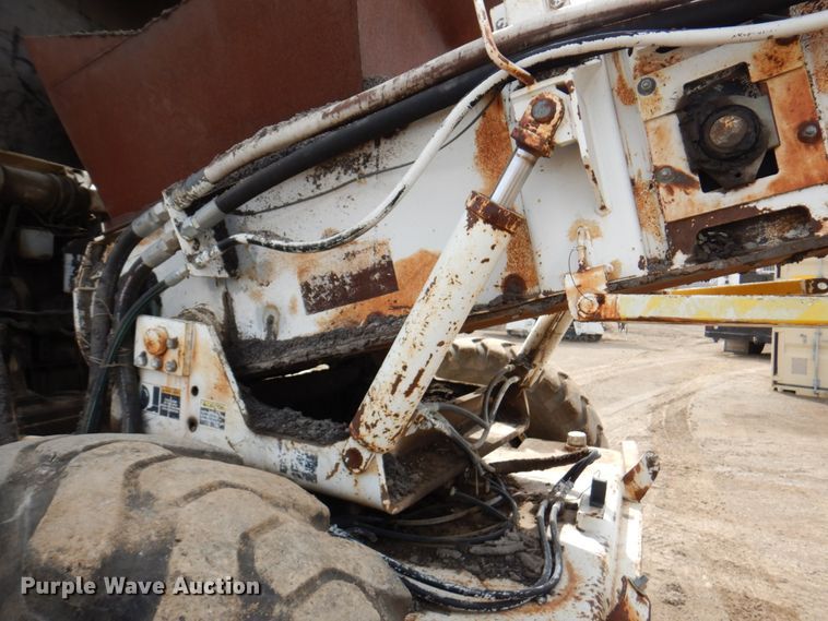 image for item DN1351 Roadtec LTV-1000  shuttle buggy material transfer vehicle