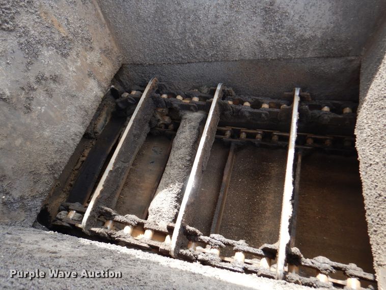 image for item DN1351 Roadtec LTV-1000  shuttle buggy material transfer vehicle