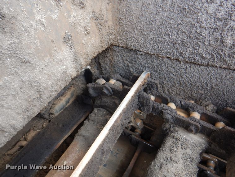 image for item DN1351 Roadtec LTV-1000  shuttle buggy material transfer vehicle