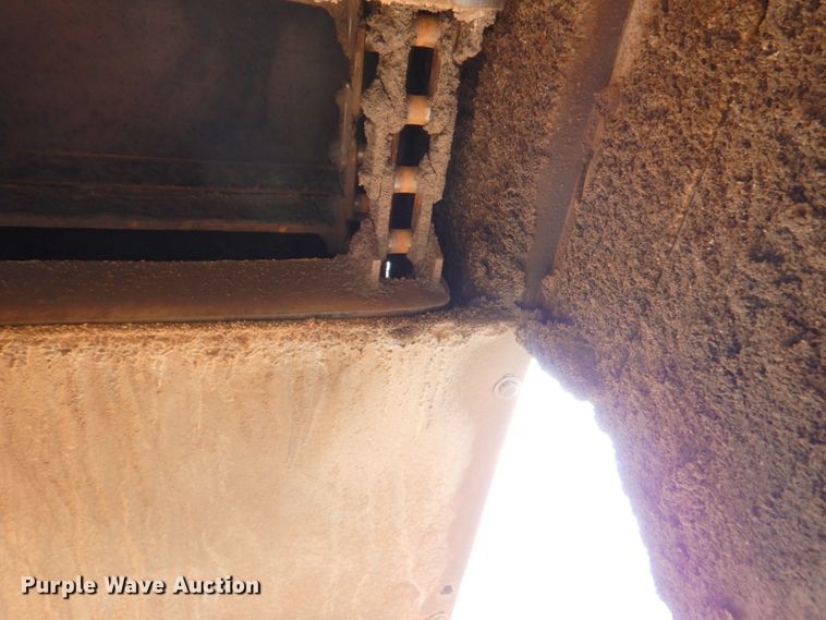 image for item DN1351 Roadtec LTV-1000  shuttle buggy material transfer vehicle