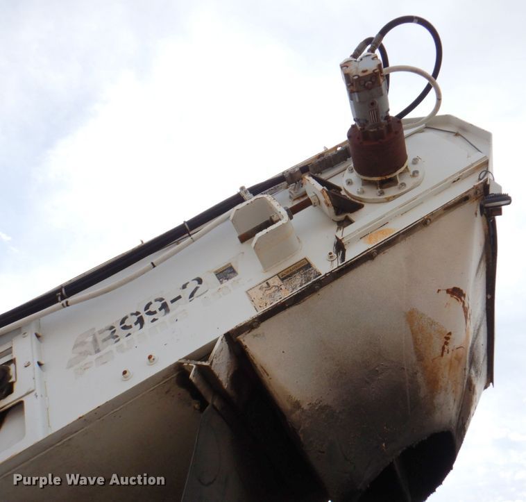 image for item DN1351 Roadtec LTV-1000  shuttle buggy material transfer vehicle