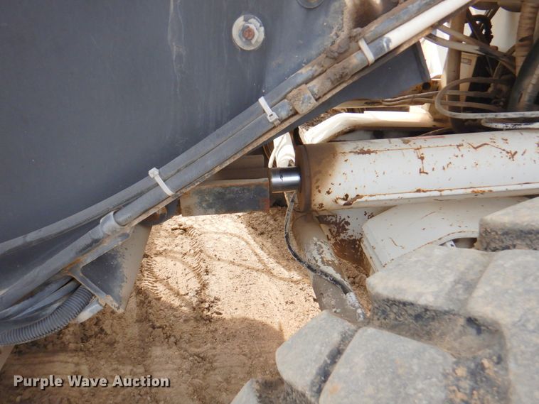 image for item DN1351 Roadtec LTV-1000  shuttle buggy material transfer vehicle