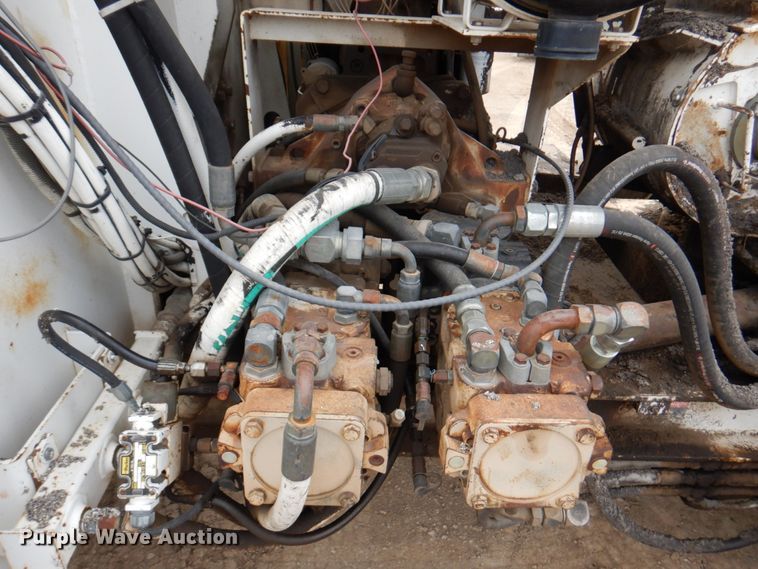 image for item DN1351 Roadtec LTV-1000  shuttle buggy material transfer vehicle