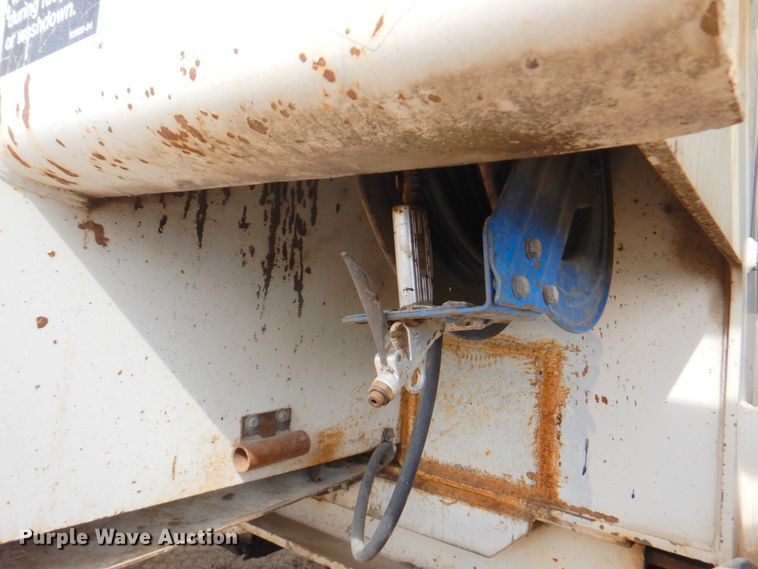 image for item DN1351 Roadtec LTV-1000  shuttle buggy material transfer vehicle